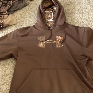 Men’s XL under armour camo hoodie